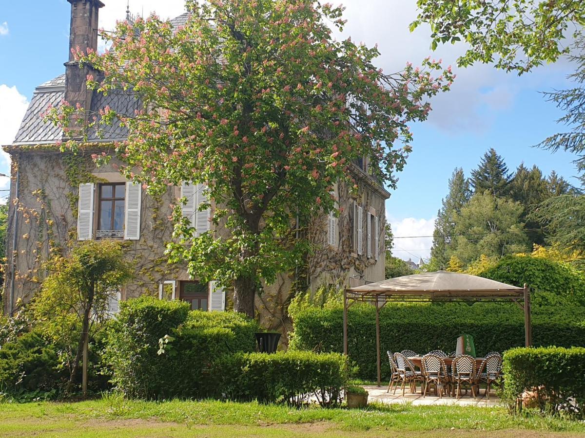 VILLA MURA gite luxe avec piscine et spa campagne et grand air nouvelle Aquitaine Corrèze Neuvic  Extérieur photo
