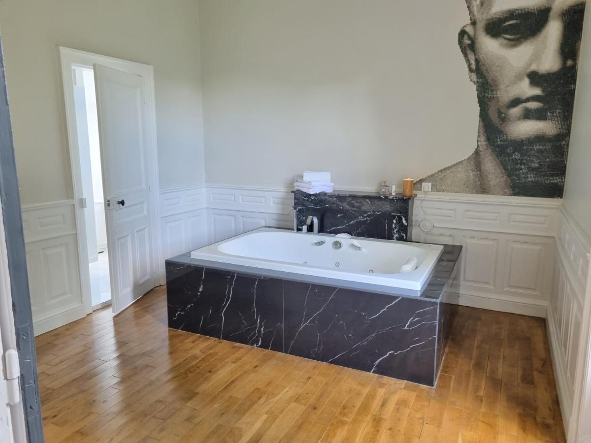 VILLA MURA gite luxe avec piscine et spa campagne et grand air nouvelle Aquitaine Corrèze Neuvic  Extérieur photo