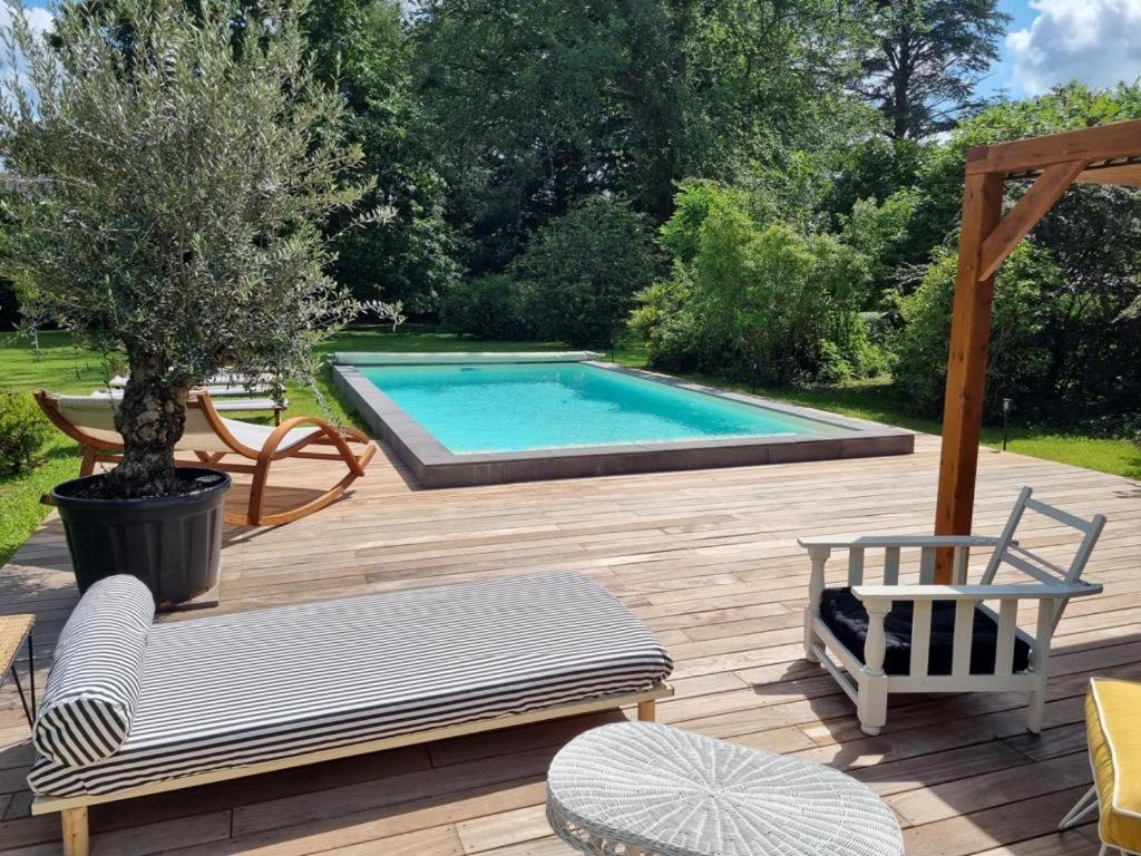 VILLA MURA gite luxe avec piscine et spa campagne et grand air nouvelle Aquitaine Corrèze Neuvic  Extérieur photo